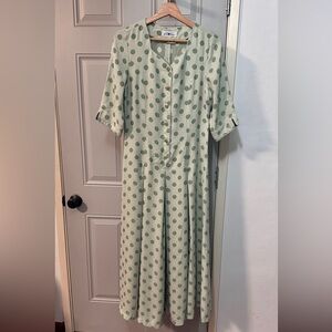 Polka Dot Midi Dress in Green
Yeram Fashion